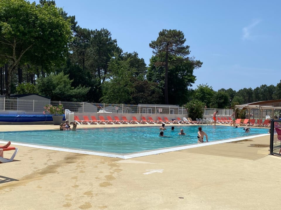 A la brise du Ferret - Camping les Embruns Campground/ 
RV Resort in Lege-Cap-Ferret
