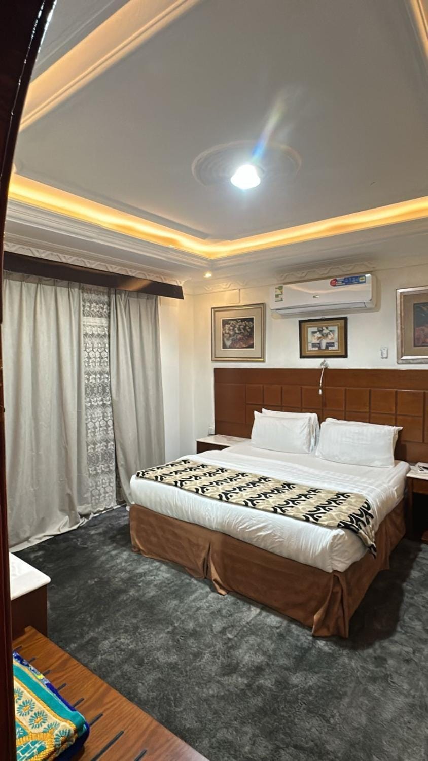 Bedroom, air conditioner