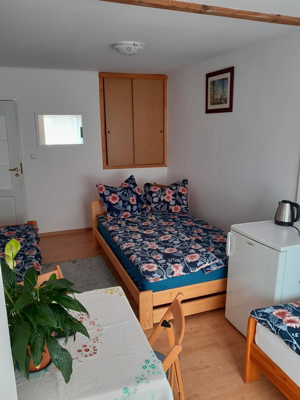 Bed, Photo of the whole room