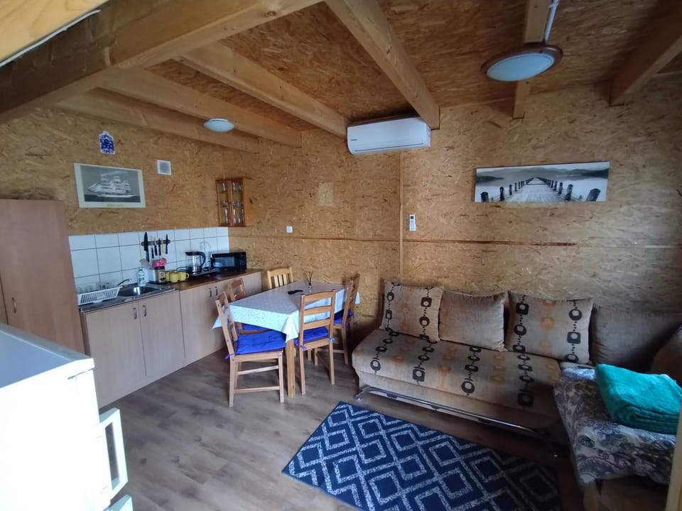 Kitchen or kitchenette, Living room, Dining area, minibar, stove