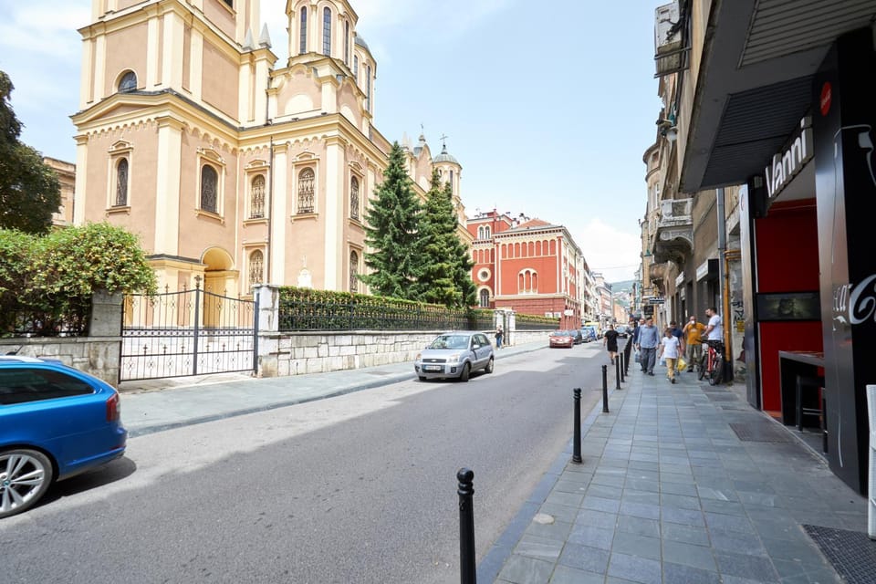 Day, Neighbourhood, City view, Street view