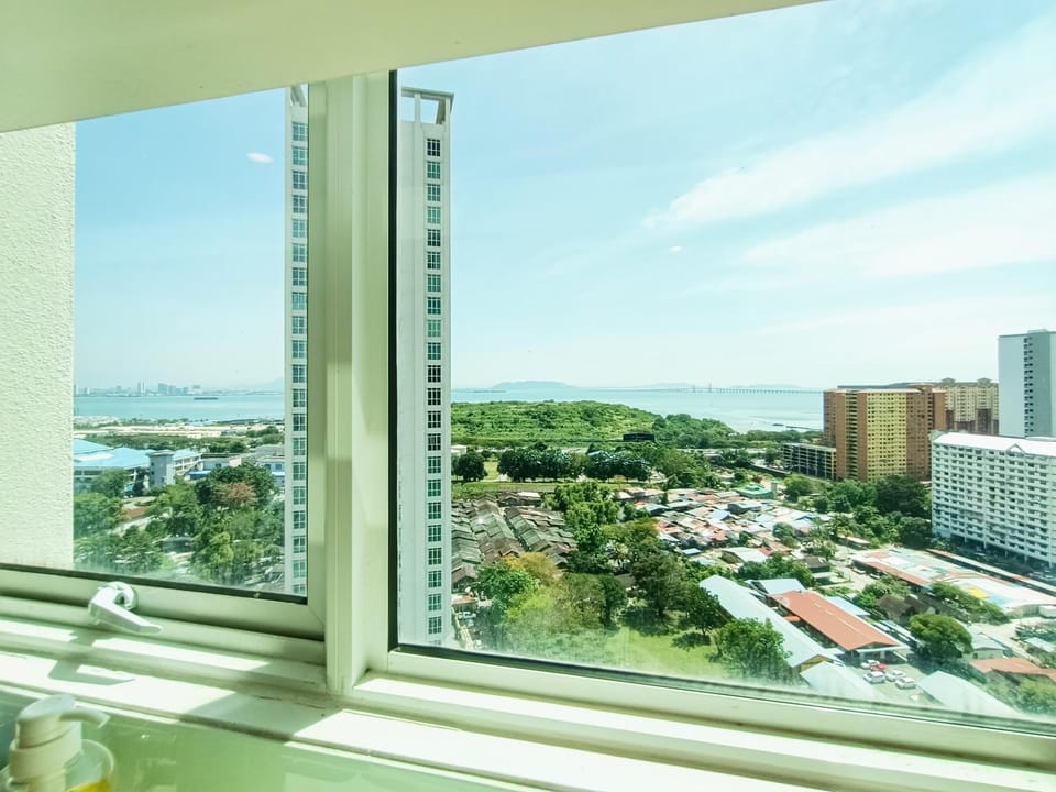Deluxe Suites 2, Netflix ,2-5 pax, Georgetown Apartment in George Town