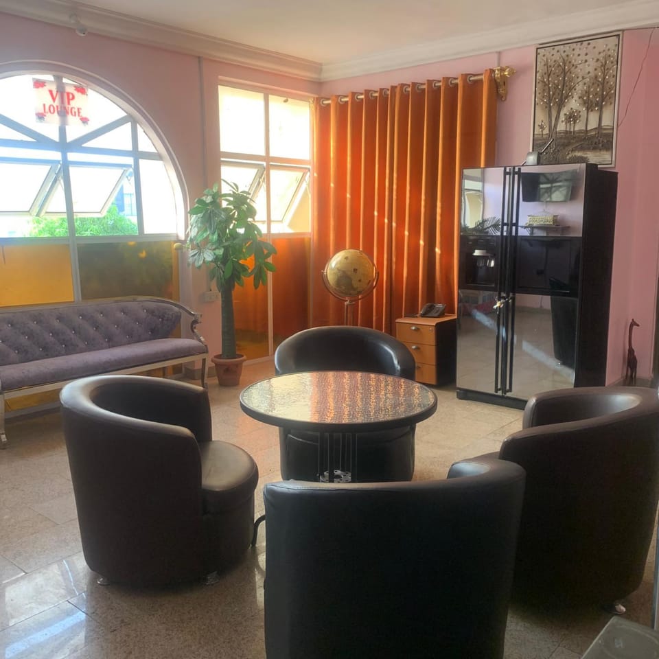 Restaurant/places to eat, Communal lounge/ TV room, Lounge or bar, Decorative detail, Seating area, VIP