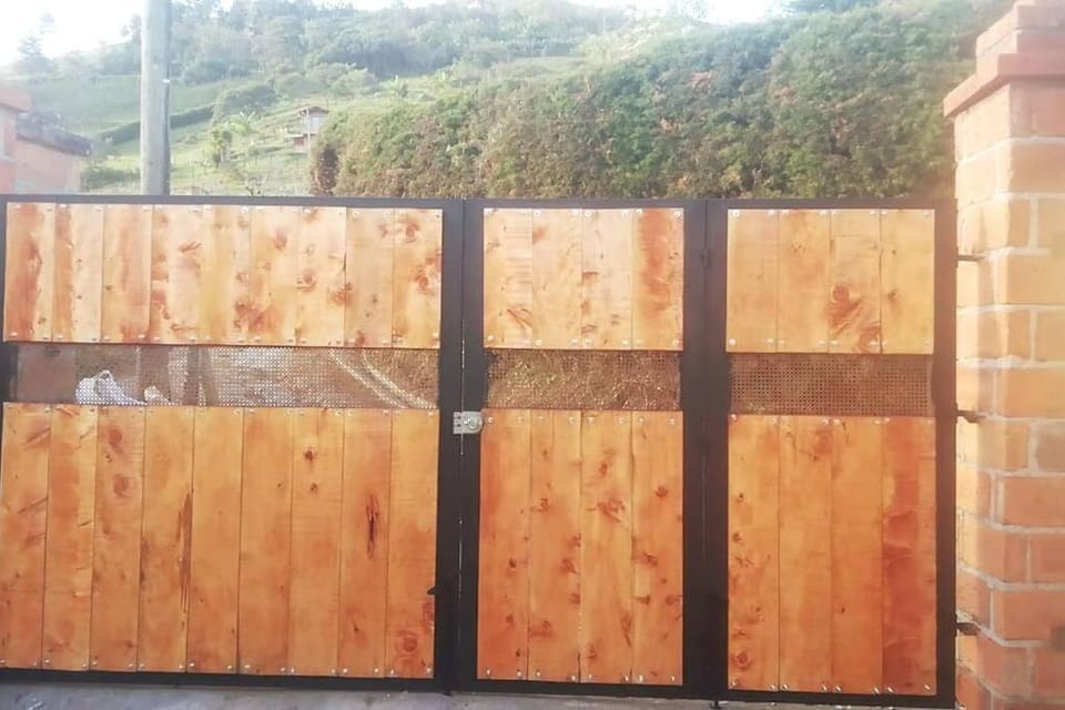 Cozy lakefront House for 6 (Guatape dam) House in Antioquia