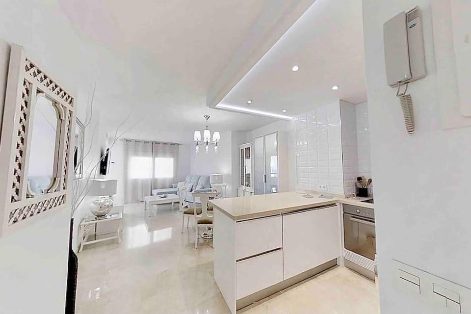 Estepona Puerto Ideal Location Apartment in Estepona
