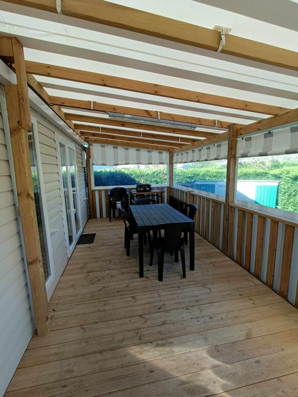 Property building, Patio, Balcony/Terrace, Dining area
