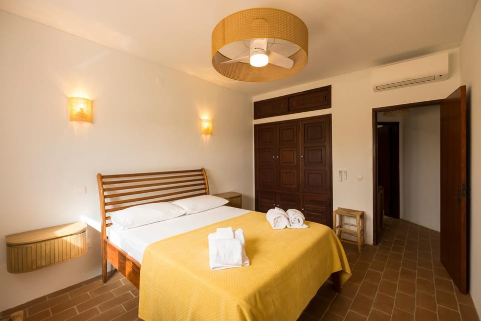 Bed, Bedroom, wardrobe, air conditioner