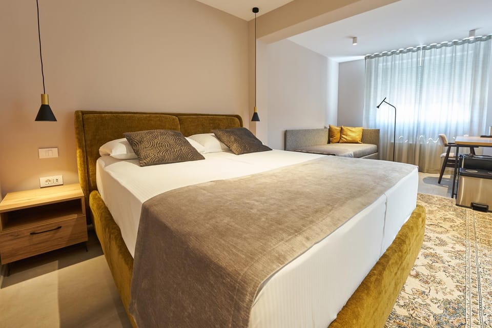 Seating area, Bedroom