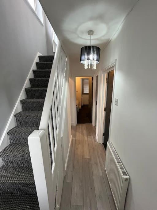 6 Bed 6 Bath House Fantastic for contractors & Groups Apartment in Luton