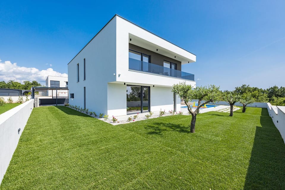 Property building, Facade/entrance, Off site