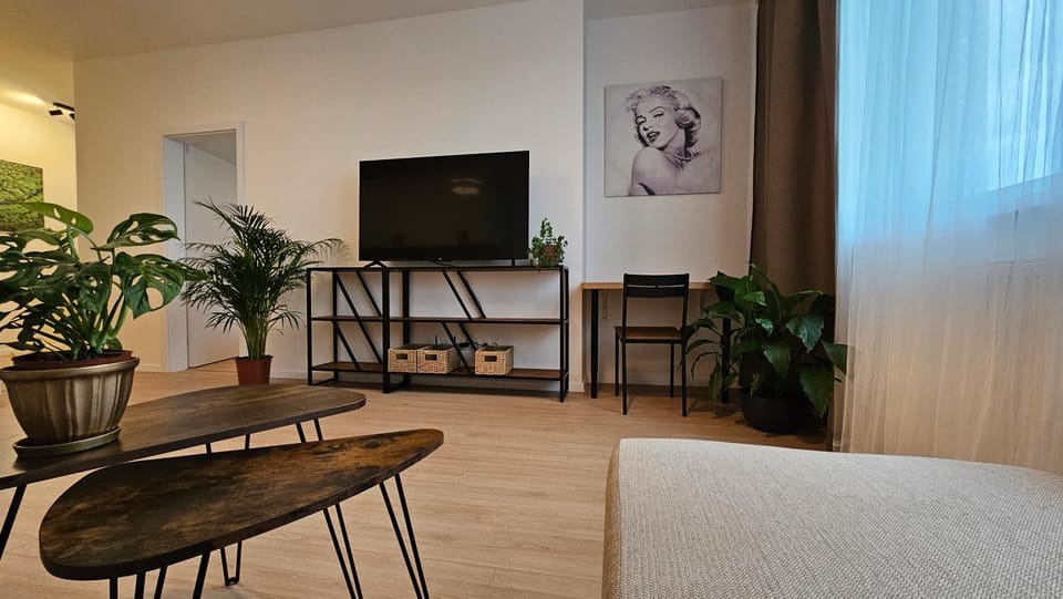 Communal lounge/ TV room, TV and multimedia, Living room
