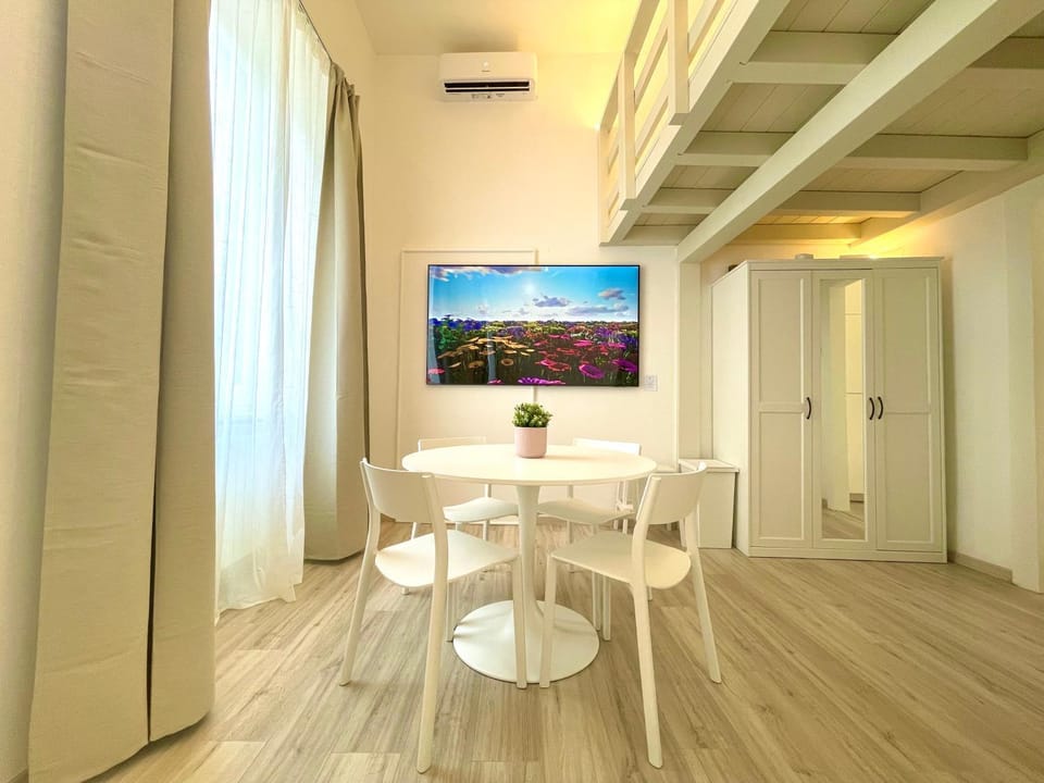 TV and multimedia, Living room, Seating area, Dining area