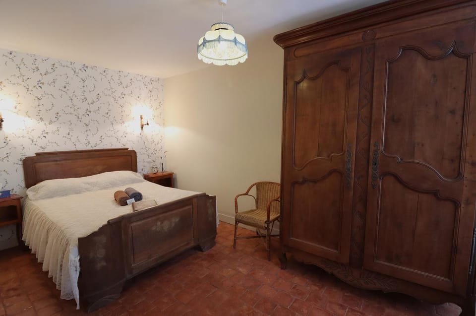 Toilet, Bed, Night, Bedroom, towels