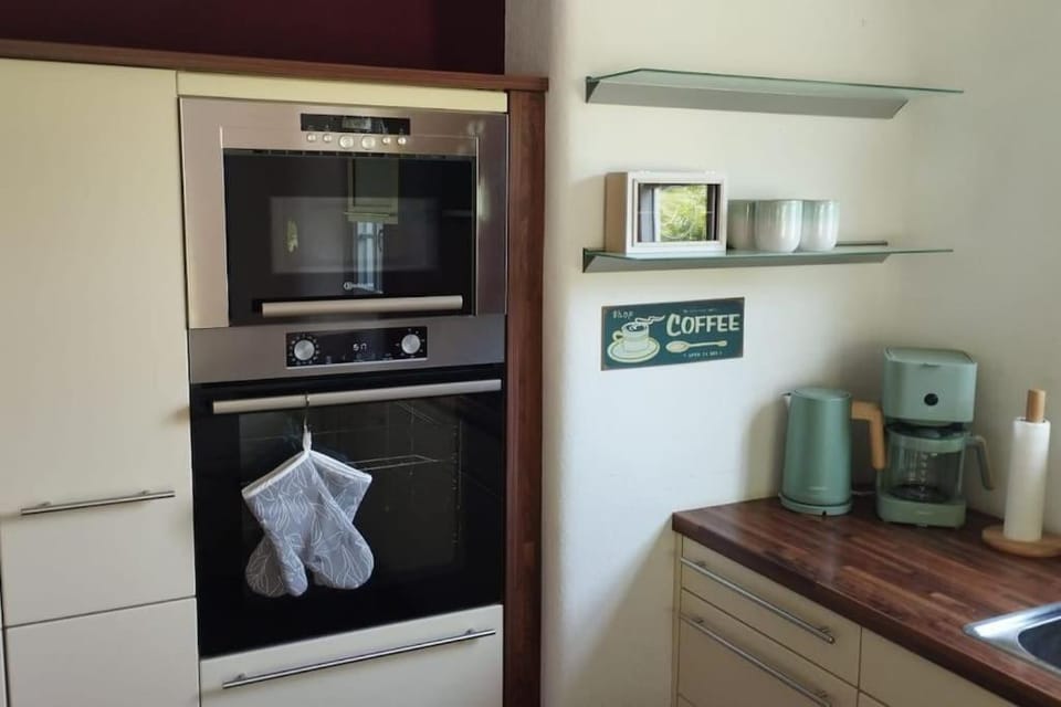 Coffee/tea facilities, Kitchen or kitchenette