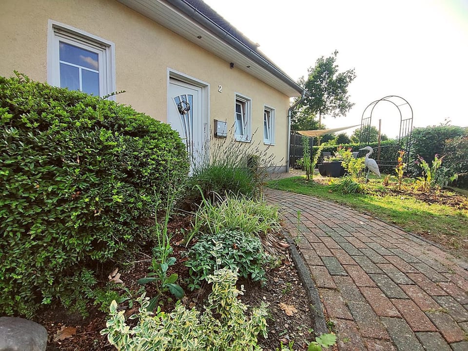 Facade/entrance, Balcony/Terrace, Garden view
