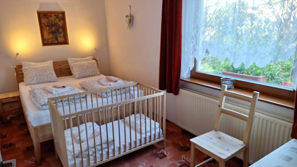 Bed, Bedroom, cot, towels
