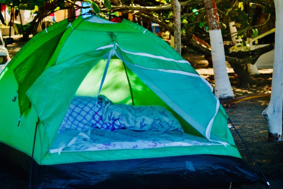 Camping Babsita-TIPI und Hütten und Stellplätze für Zelt und Camper direkt am Meer und See Campground/ 
RV Resort in Costa Rica