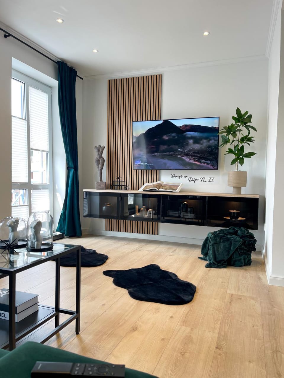 Communal lounge/ TV room, TV and multimedia, Living room
