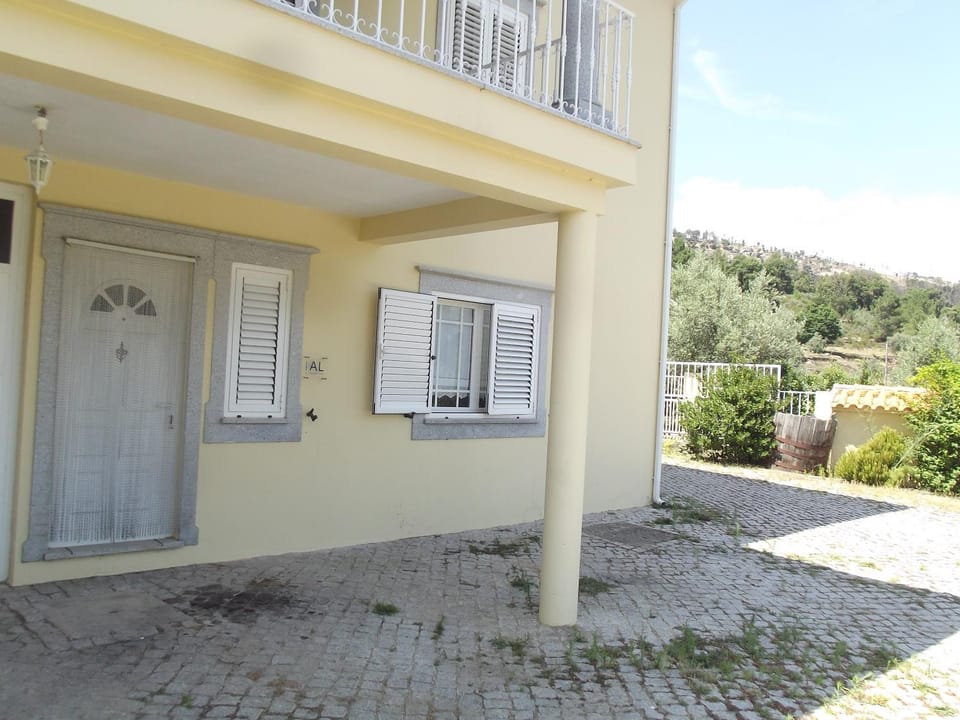 Property building, Facade/entrance, Day, View (from property/room)