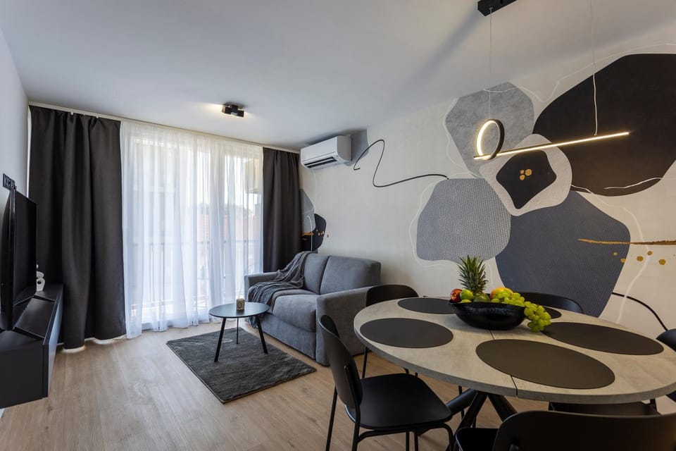 Living room, Seating area, Dining area, air conditioner