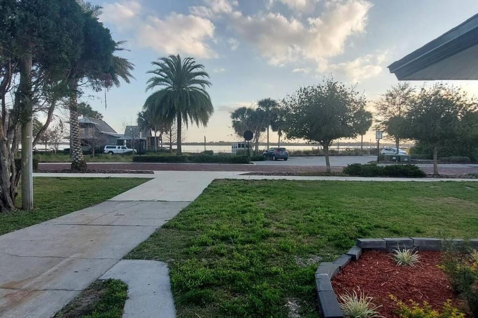 Retreat Overlooking Lake Dora! House in Tavares