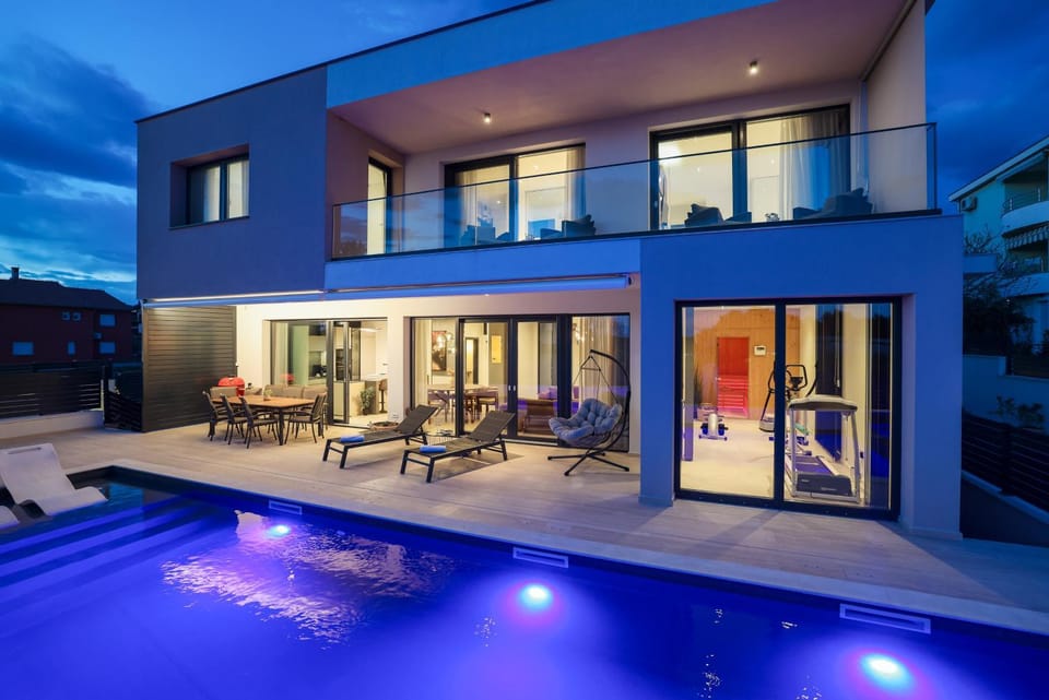 Property building, Swimming pool