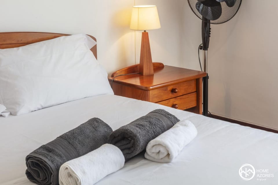 Bedroom, towels