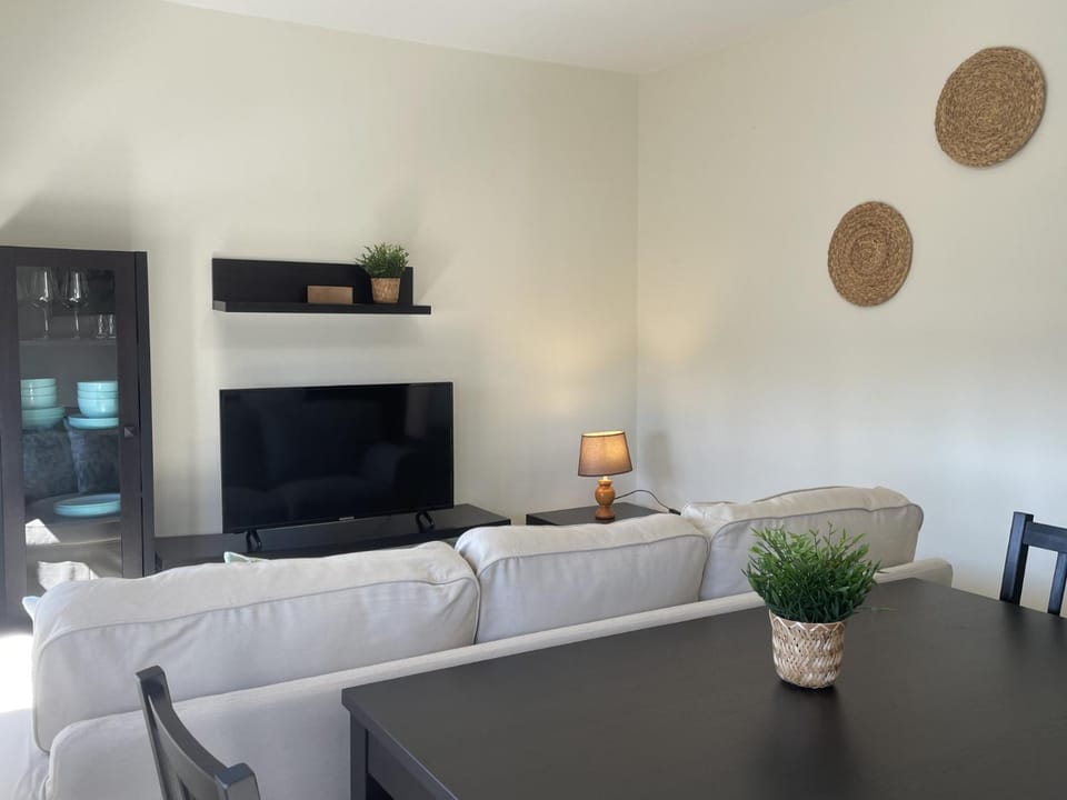 Communal lounge/ TV room, Living room, Dining area
