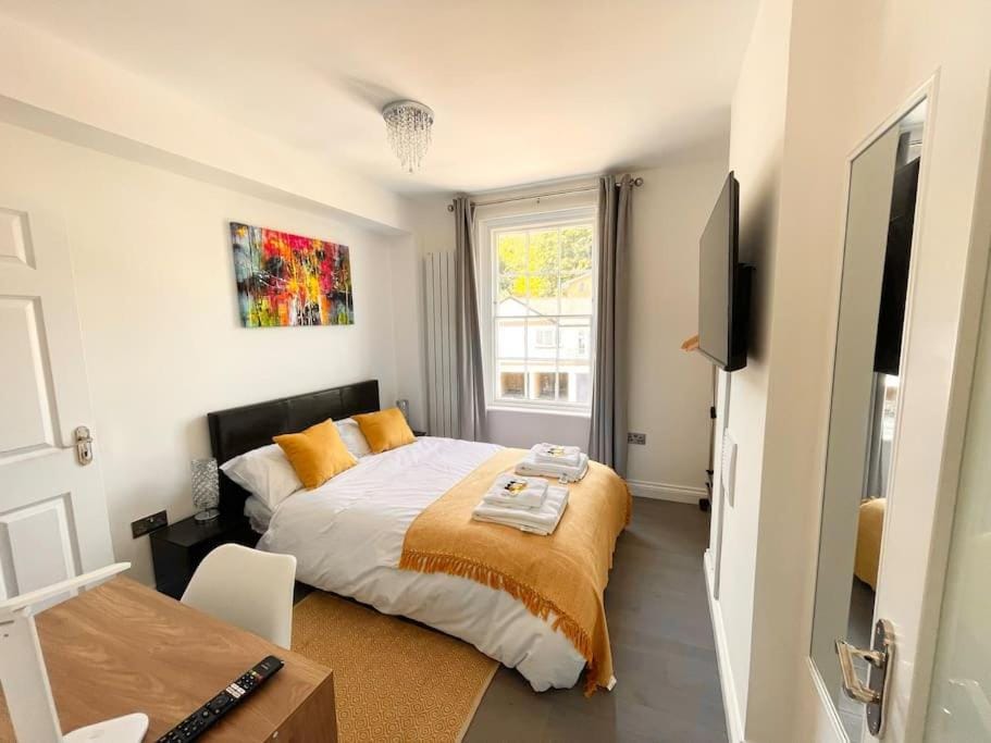 Entire Apartment hosted by Pius Apartment in Redhill