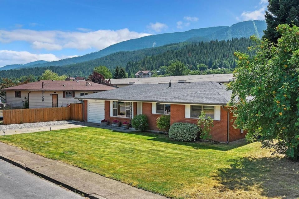 Day, Fishing, Golfcourse, Skiing, Cycling, Mountain view