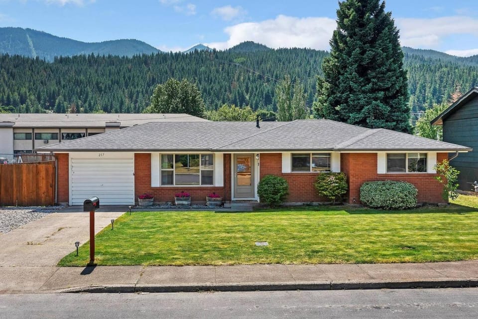 Property building, Winter, Summer, BBQ facilities, Golfcourse, Skiing, Aqua park, Cycling, Mountain view, Sports, Family, internet