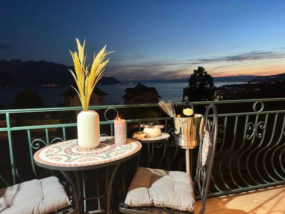Natural landscape, View (from property/room), Balcony/Terrace, Seating area, Mountain view, Sea view