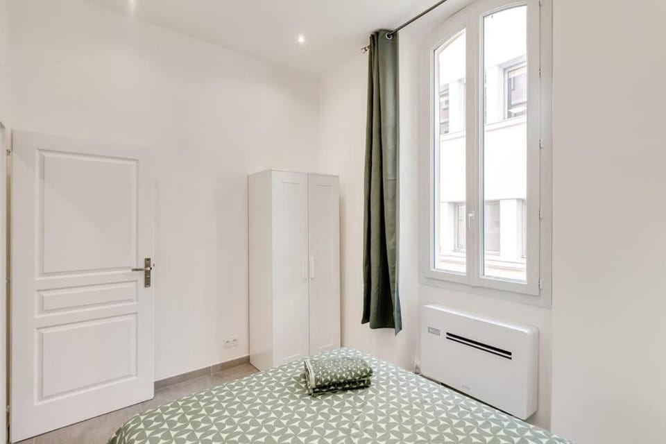 Super T2 au Vieux Port Climatisé Apartment in Marseille