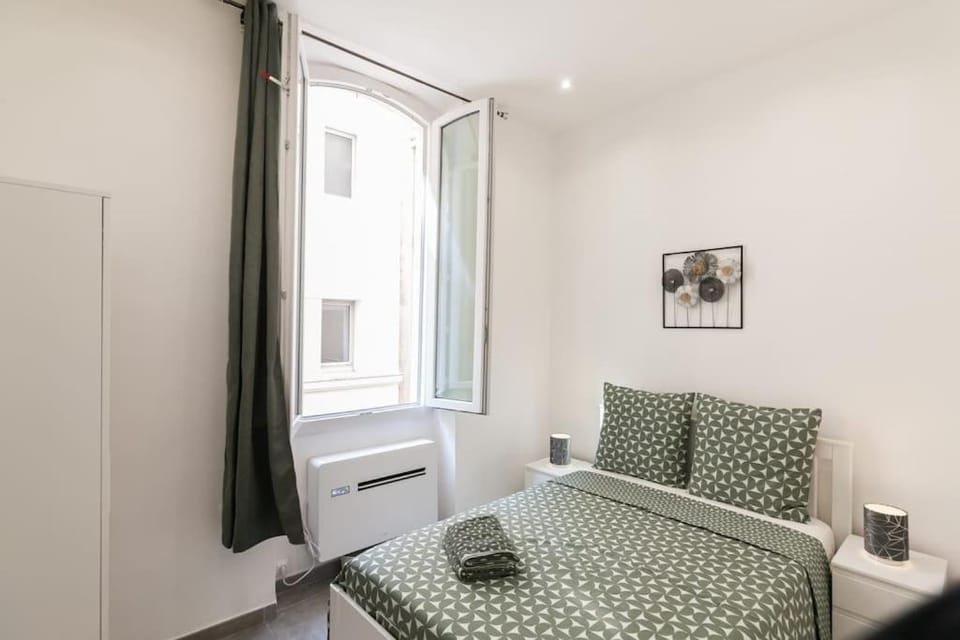 Super T2 au Vieux Port Climatisé Apartment in Marseille