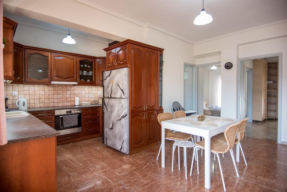 Kitchen or kitchenette, Dining area, dishwasher, pet friendly, stove