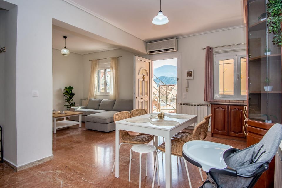 Living room, Dining area, air conditioner