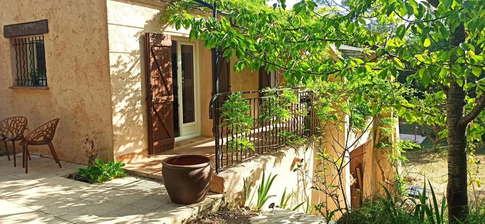 Property building, Spring, Balcony/Terrace