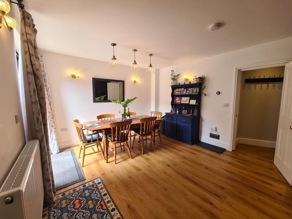 Library, Dining area