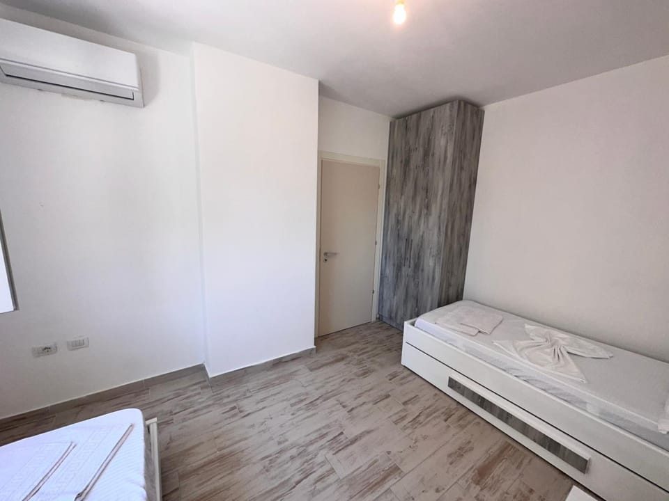 Bed, Bedroom, wardrobe, air conditioner