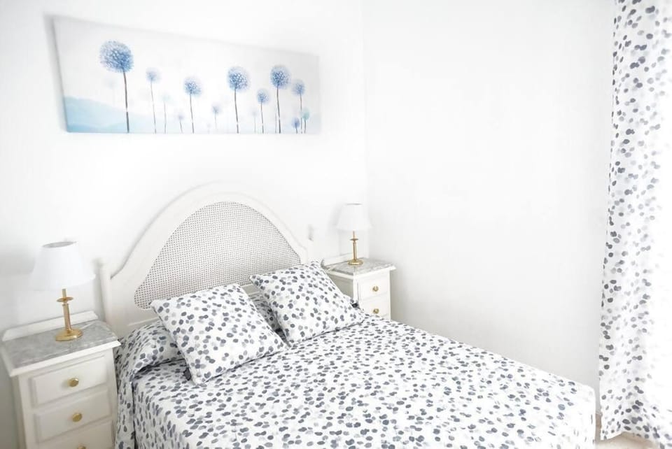 Amplio ideal para familias con piscina y padel Apartment in Fuengirola