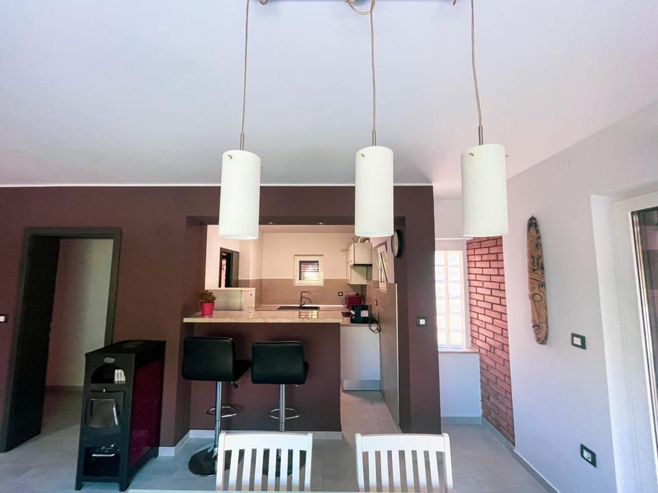 Kitchen or kitchenette, Seating area, Dining area