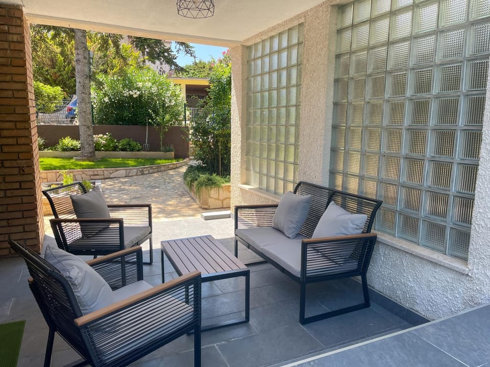 Seating area, Garden view