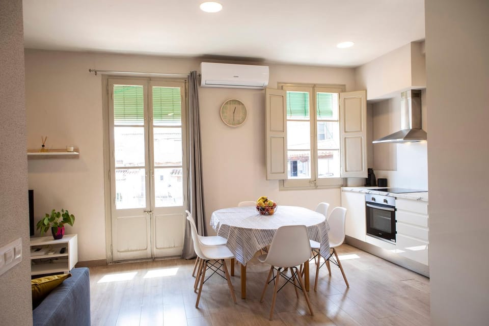 Kitchen or kitchenette, Dining area, stove, air conditioner