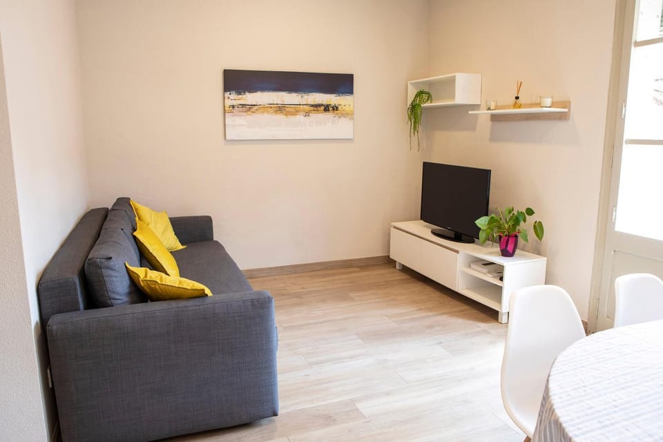 Communal lounge/ TV room, TV and multimedia, Living room, Seating area