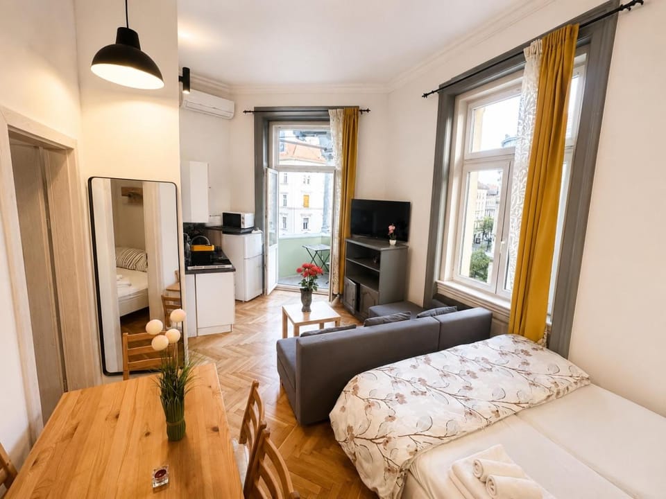 Central SkyLine Panorama Balcony ,2BR,2AC Apartment in Budapest
