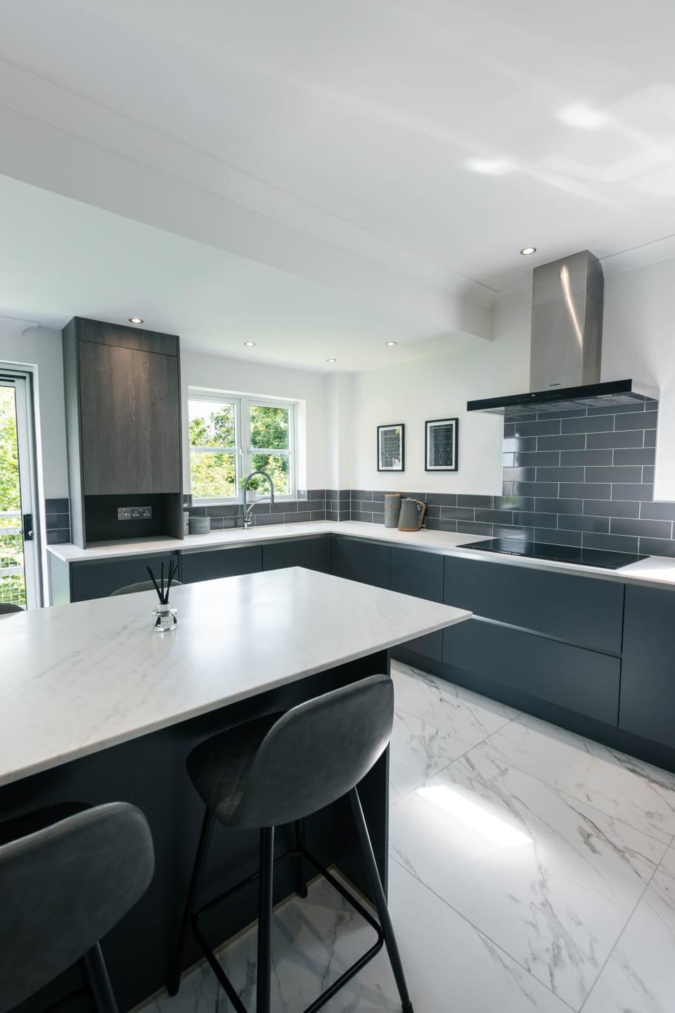 Kitchen or kitchenette, Dining area, dishwasher, minibar, pet friendly, stove
