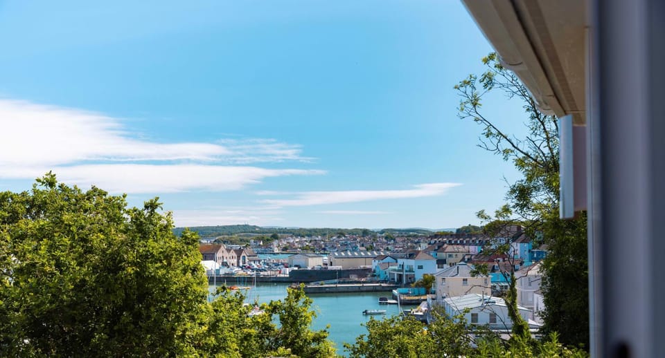 City view, Sea view