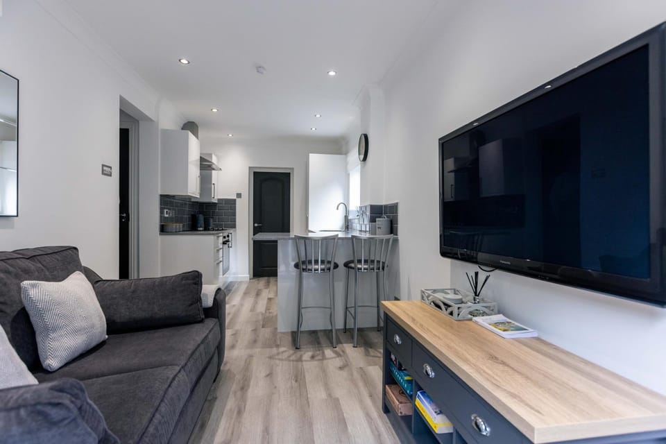 Kitchen or kitchenette, Living room, Seating area