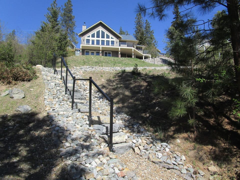 Property building, Facade/entrance, Natural landscape, Bird's eye view