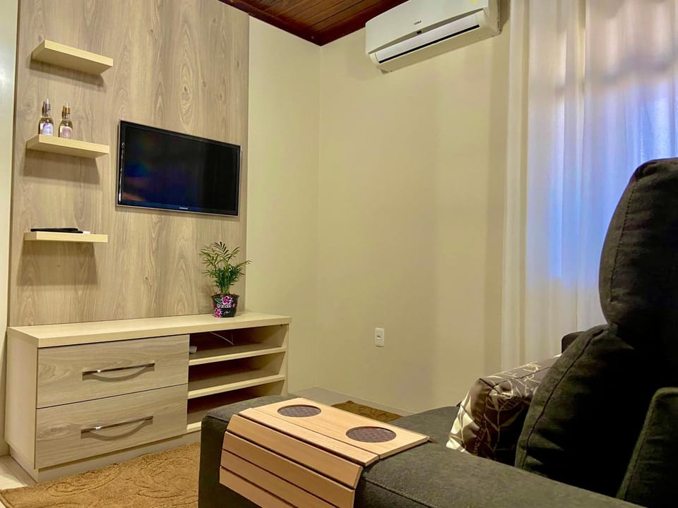 TV and multimedia, Living room, Seating area, air conditioner